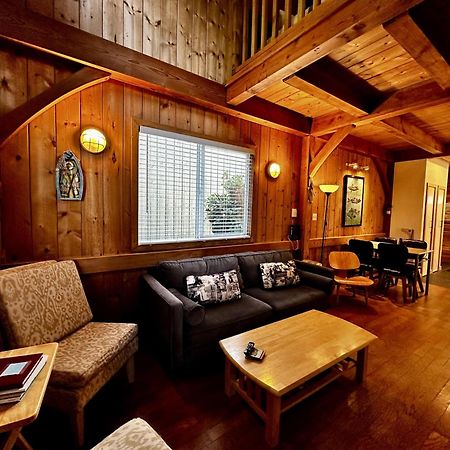 Waterfront Timber Frame Cottage! اوكلويلت المظهر الخارجي الصورة