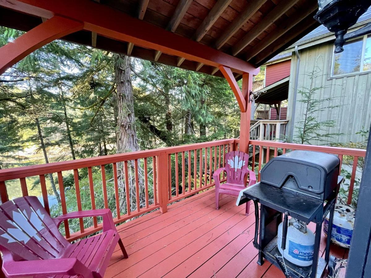 Waterfront Timber Frame Cottage! اوكلويلت المظهر الخارجي الصورة