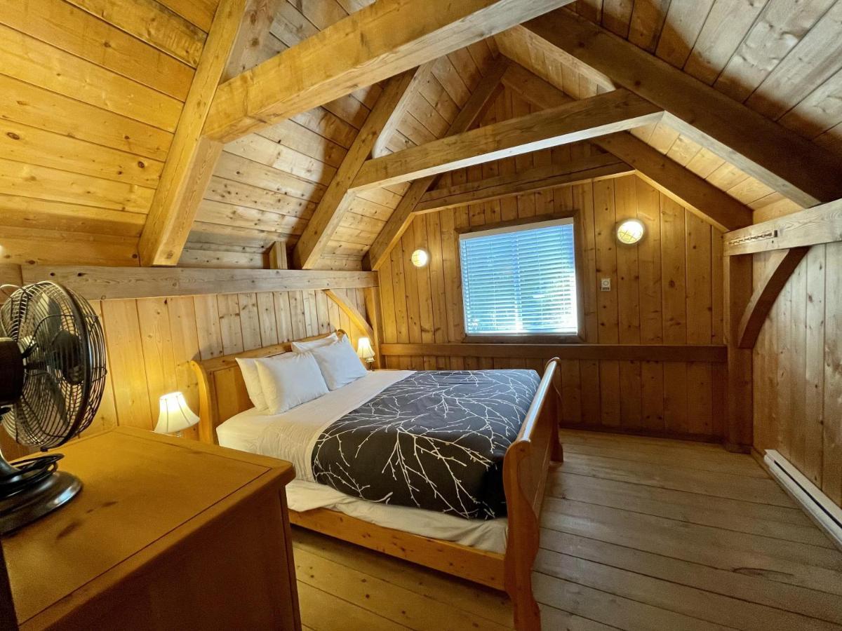 Waterfront Timber Frame Cottage! اوكلويلت المظهر الخارجي الصورة