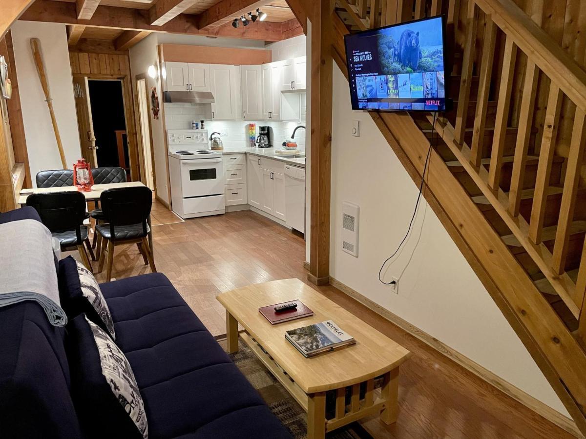 Waterfront Timber Frame Cottage! اوكلويلت المظهر الخارجي الصورة