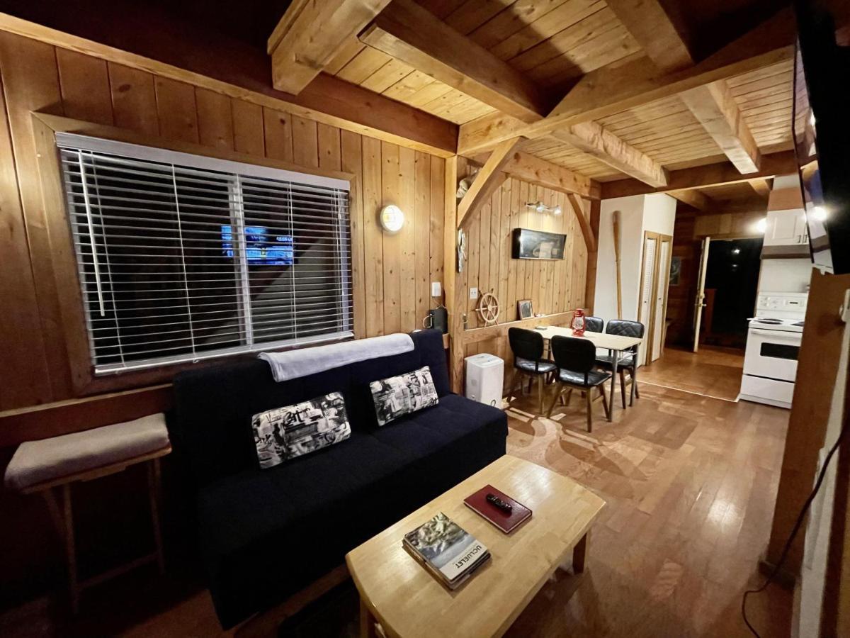 Waterfront Timber Frame Cottage! اوكلويلت المظهر الخارجي الصورة