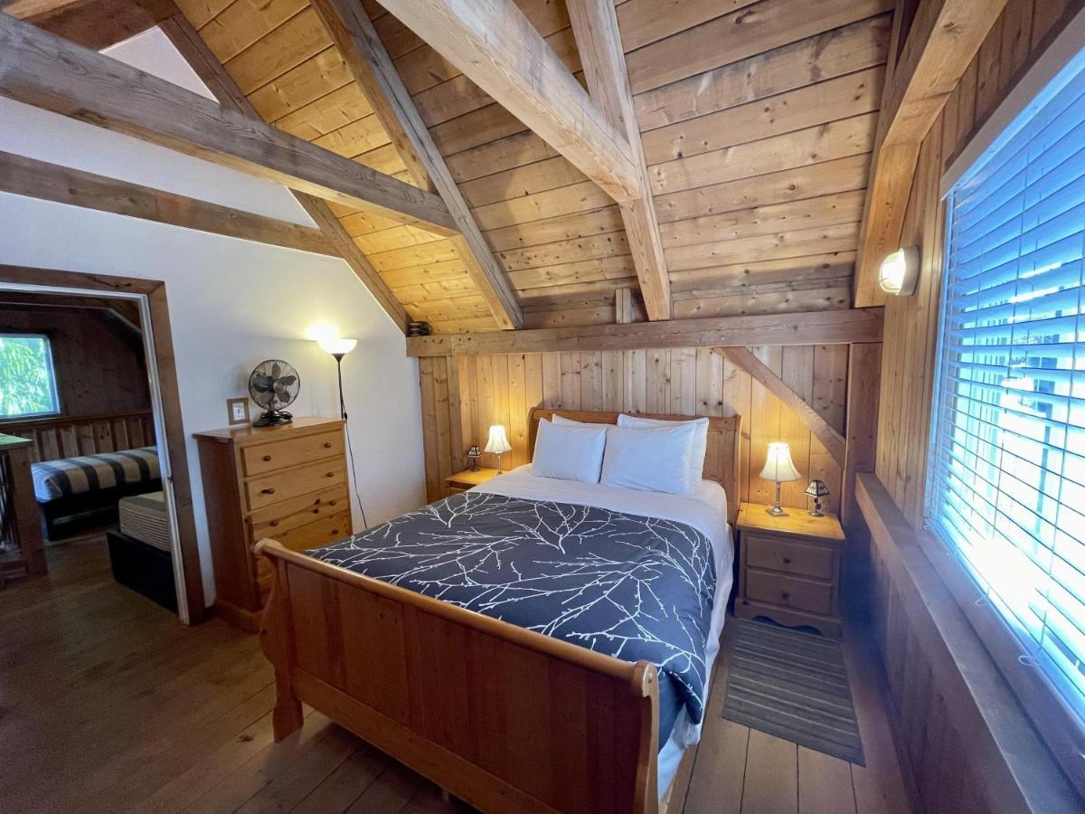 Waterfront Timber Frame Cottage! اوكلويلت المظهر الخارجي الصورة