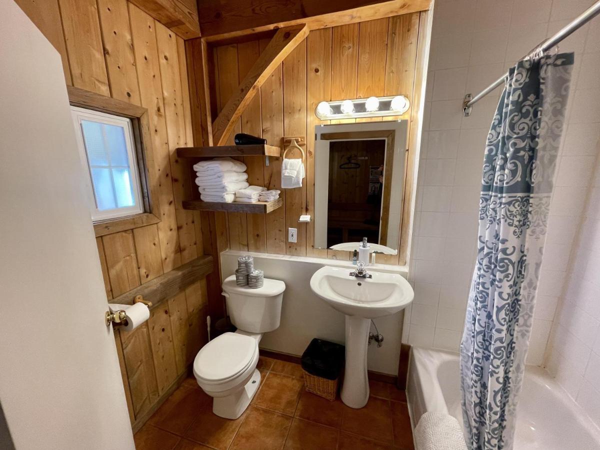 Waterfront Timber Frame Cottage! اوكلويلت المظهر الخارجي الصورة