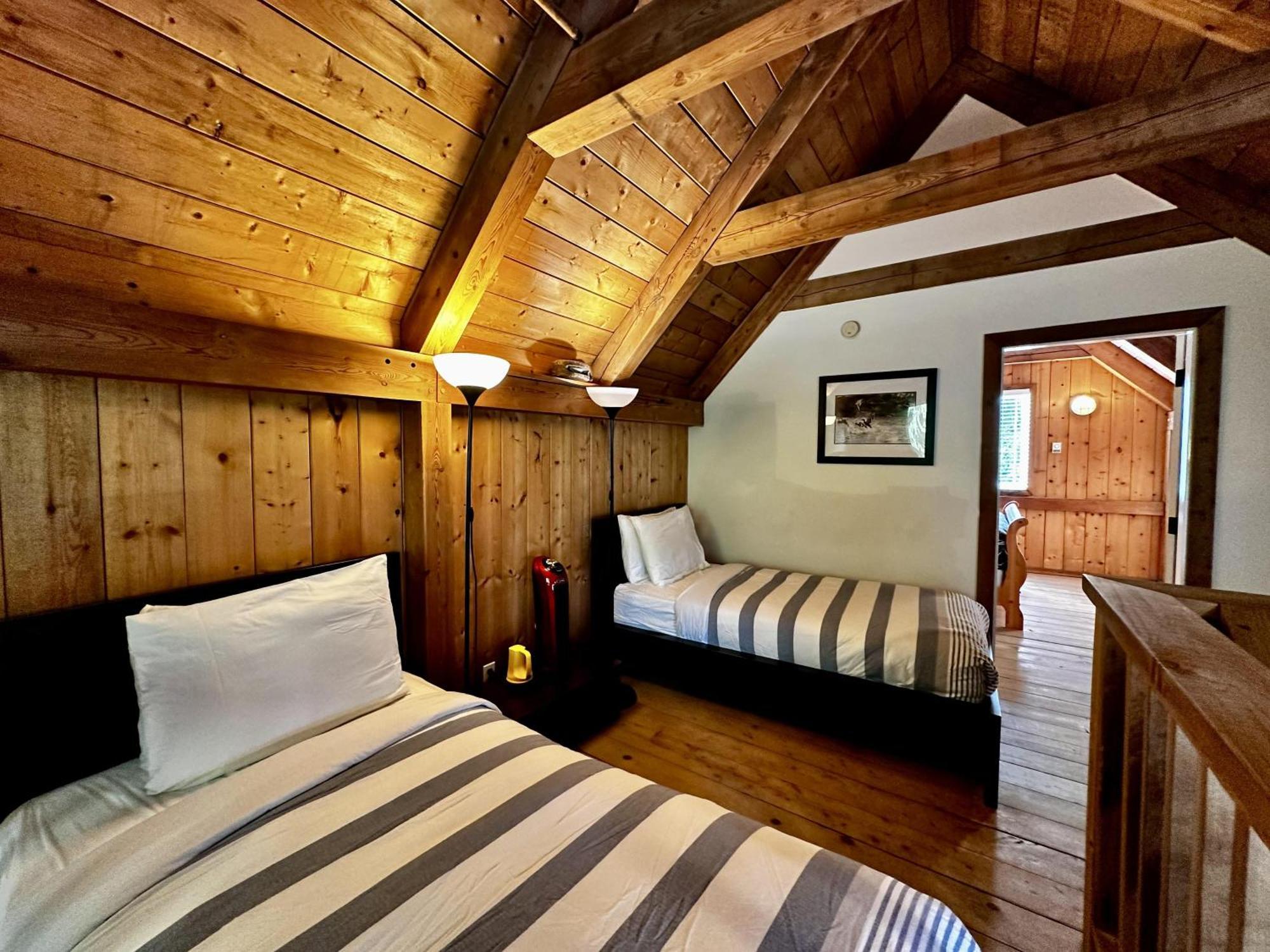 Waterfront Timber Frame Cottage! اوكلويلت المظهر الخارجي الصورة
