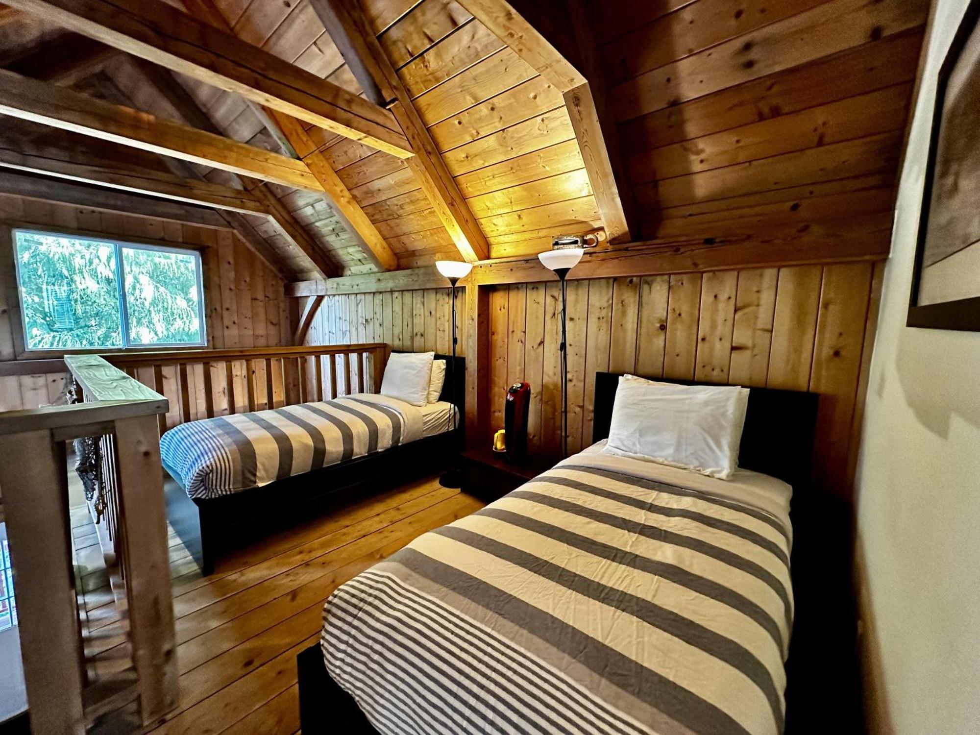 Waterfront Timber Frame Cottage! اوكلويلت المظهر الخارجي الصورة